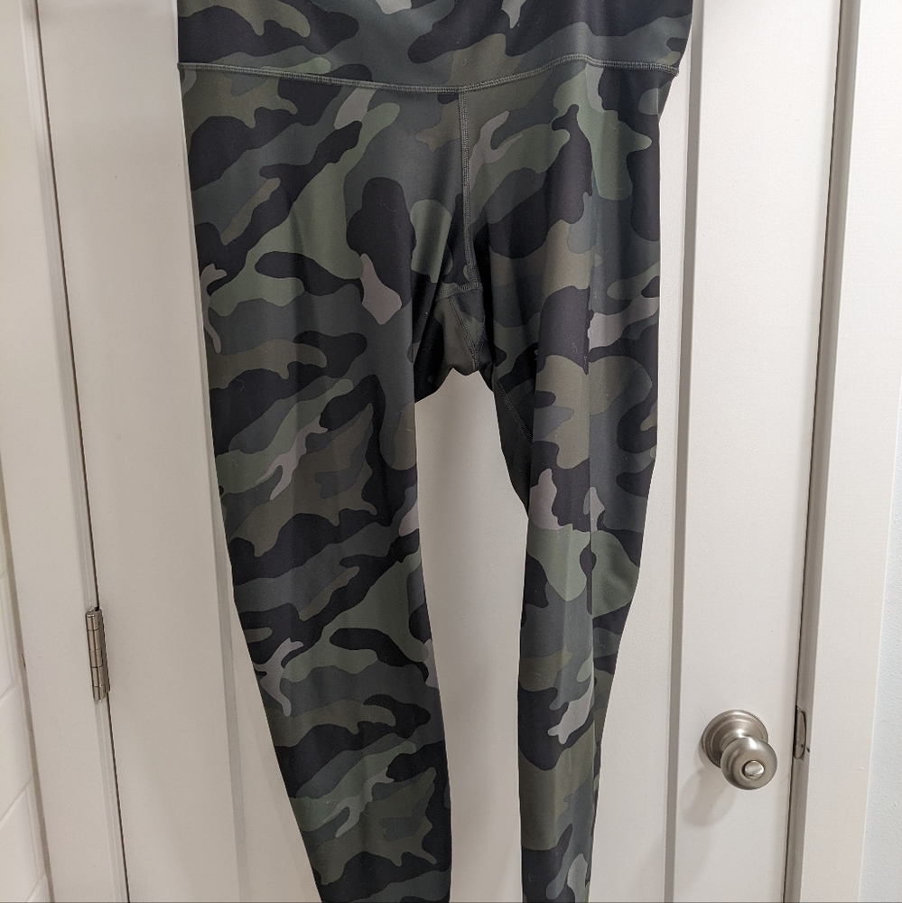 Extra High-Waisted PowerSoft Light Compression Hidden-Pocket Leggings for Women